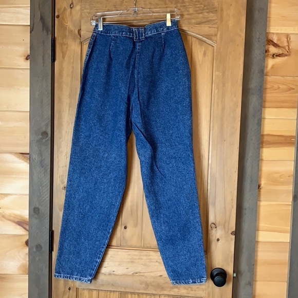 Vintage Chic mom / high rise denim jeans with pleat front & no back pockets - Picture 9 of 14